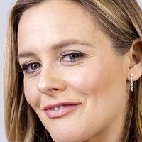 Alicia Silverstone Alaston