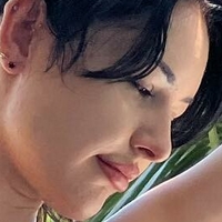 Anna Paul Fakes Alaston