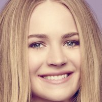 Britt Robertson Alaston