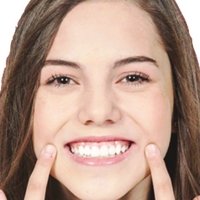 Ceci Flores Alaston