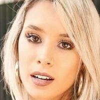 Flor Moyano Alaston