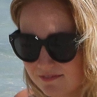 Kelly Weekers Alaston
