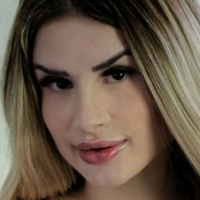 Leticia Marches Alaston