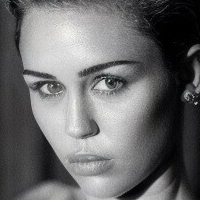 Miley Cyrus fakes Alaston