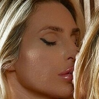 Nikki Luciaa Alaston