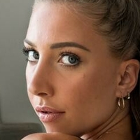 sophiaglam Alaston