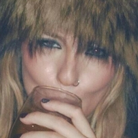 Victoria De Angelis (Maneskin bassist) Alaston